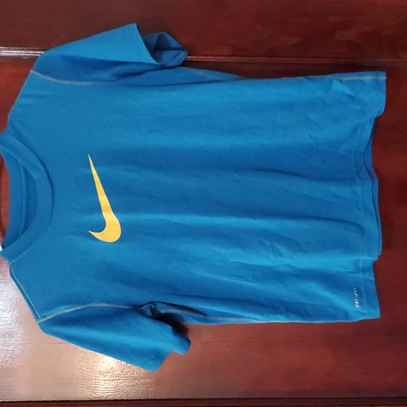 Nike dri fit tee - Picture 1 of 4